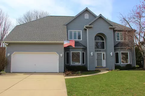 3719 Falkner Dr, Naperville, IL 60564