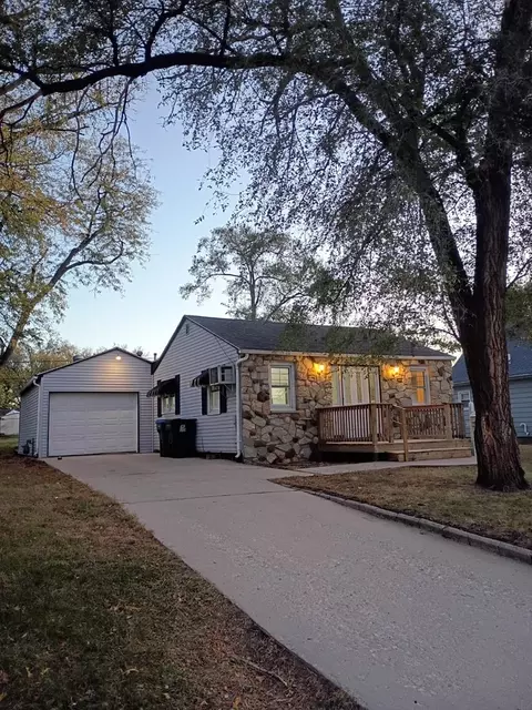 513 W 7th St, Rock Falls, IL 61071