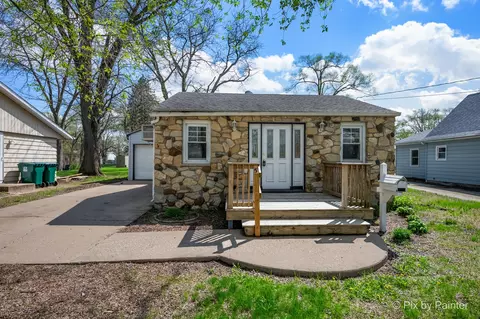 513 W 7th St, Rock Falls, IL 61071