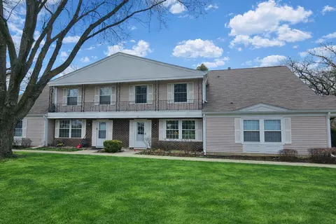 134 Bright Oaks Cir #134, Cary, IL 60013