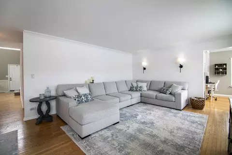 Living - 1675 Rosehall Ln, Elgin, IL 60123 photo 5 of 6