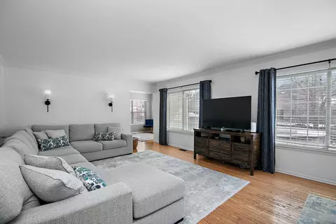 Living - 1675 Rosehall Ln, Elgin, IL 60123 photo 6 of 6