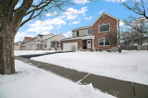 Exterior - 1675 Rosehall Ln, Elgin, IL 60123 photo 2 of 3