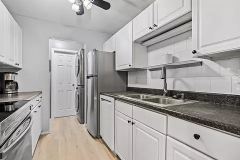 Kitchen - 4710 W Northfox Ln W #5, Mchenry, IL 60050 photo 1 of 3