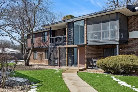 Exterior - 4710 W Northfox Ln W #5, Mchenry, IL 60050 photo 2 of 4