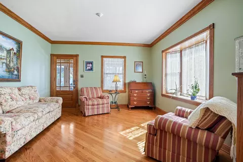 Living - 416 N Rush St, Itasca, IL 60143 photo 1 of 2