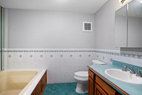 Bath - 416 N Rush St, Itasca, IL 60143 photo 2 of 3