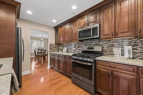 Kitchen - 1675 Chelmsford Ct #1, Bartlett, IL 60103 photo 3 of 3