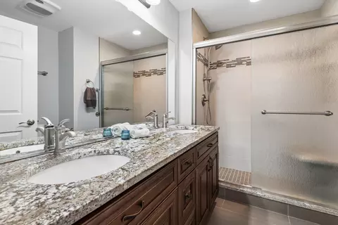 Bath - 1675 Chelmsford Ct #1, Bartlett, IL 60103 photo 1 of 2