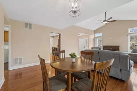 Dining - 1675 Chelmsford Ct #1, Bartlett, IL 60103 photo 2 of 2
