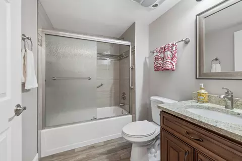 Bath - 1675 Chelmsford Ct #1, Bartlett, IL 60103 photo 2 of 2