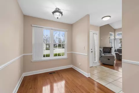 Entry Way - 1675 Chelmsford Ct #1, Bartlett, IL 60103 photo 2 of 2