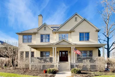 127 Leonard Wood N, Highland Park, IL 60035
