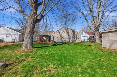Exterior - 1412 S 2nd St, Mattoon, IL 61938 photo 4 of 5