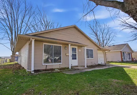 Exterior - 1412 S 2nd St, Mattoon, IL 61938 photo 2 of 5