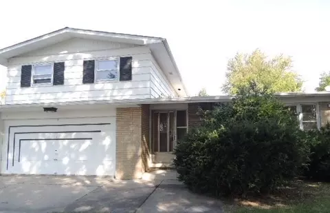 831 W Arquilla Dr, Glenwood, IL 60425