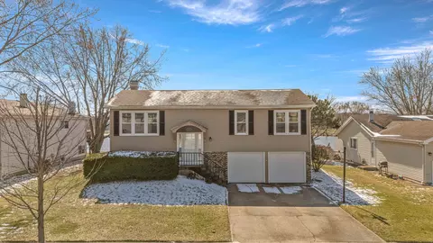 7545 W Hickory Creek Dr, Frankfort, IL 60423