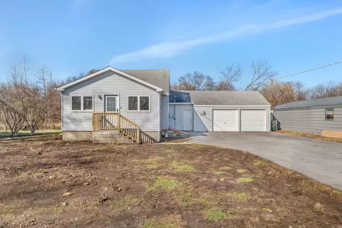25530 S Canal St, Channahon, IL 60410