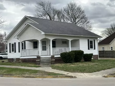 211 N Richman St, Villa Grove, IL 61956