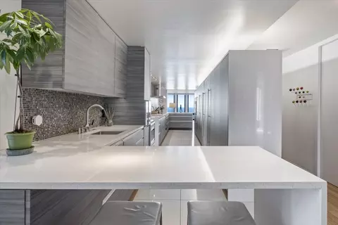 Kitchen - 200 E Delaware Pl #32AF, Chicago, IL 60611 photo 9 of 11