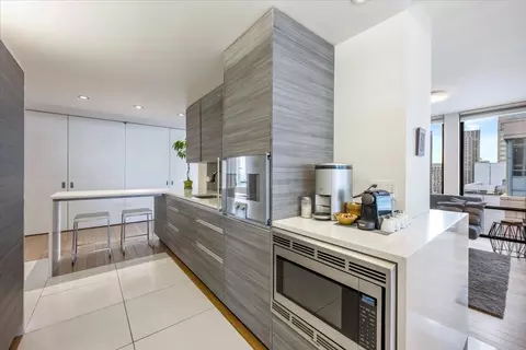 Kitchen - 200 E Delaware Pl #32AF, Chicago, IL 60611 photo 7 of 11