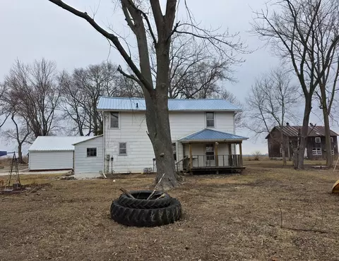 Exterior - 309 E 3rd St, Tampico, IL 61283 photo 2 of 5