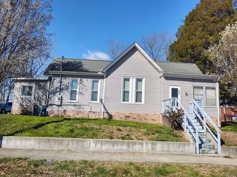 201 S 4th St, Vienna, IL 62995