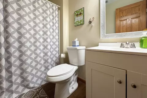 Bath - 10178 Monarch Rd #D, Roscoe, IL 61073 photo 2 of 2