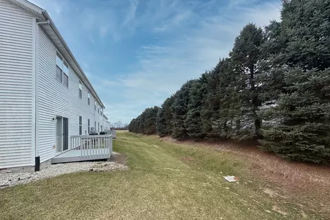 Exterior - 10178 Monarch Rd #D, Roscoe, IL 61073 photo 2 of 2