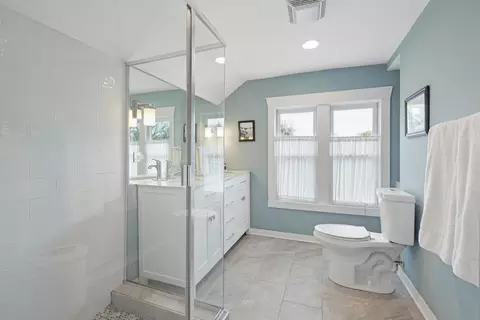 Bath - 4136 Raymond Ave, Brookfield, IL 60513 photo 2 of 3