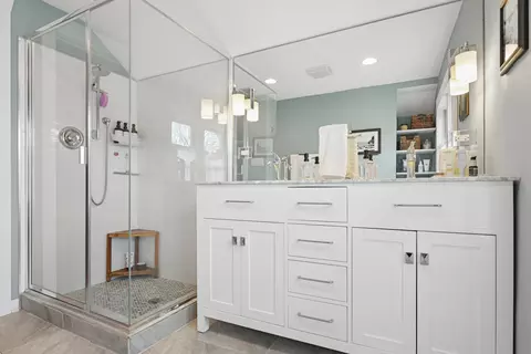 Bath - 4136 Raymond Ave, Brookfield, IL 60513 photo 3 of 3