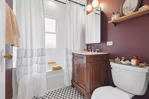 Bath - 4136 Raymond Ave, Brookfield, IL 60513 photo 1 of 3