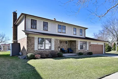 575 Montego Dr, Elk Grove Village, IL 60007