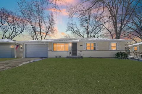1930 Richard St, Aurora, IL 60506