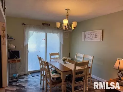 Dining - 404 N Maple St, Christopher, IL 62822 photo 1 of 2