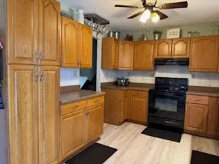 Kitchen - 404 N Maple St, Christopher, IL 62822 photo 4 of 6