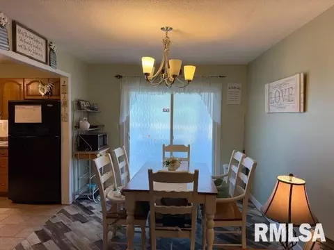 Dining - 404 N Maple St, Christopher, IL 62822 photo 2 of 2