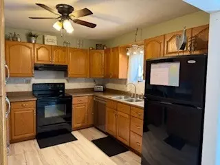 Kitchen - 404 N Maple St, Christopher, IL 62822 photo 1 of 6
