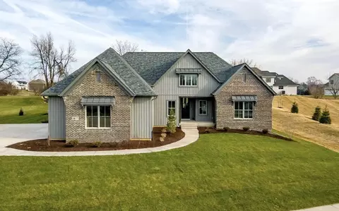 5077 Oak Ridge Ct, Bettendorf, IA 52722