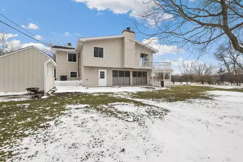 Exterior - 2004 E Parkview Cir, Hoffman Estates, IL 60169 photo 7 of 8