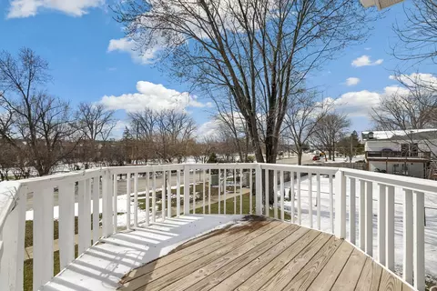 Exterior - 2004 E Parkview Cir, Hoffman Estates, IL 60169 photo 5 of 8
