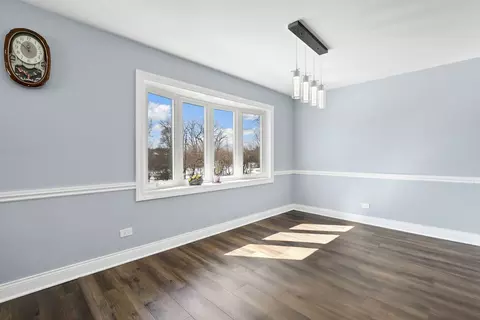 Living - 2004 E Parkview Cir, Hoffman Estates, IL 60169 photo 2 of 5