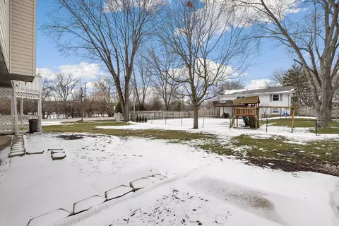 Exterior - 2004 E Parkview Cir, Hoffman Estates, IL 60169 photo 8 of 8