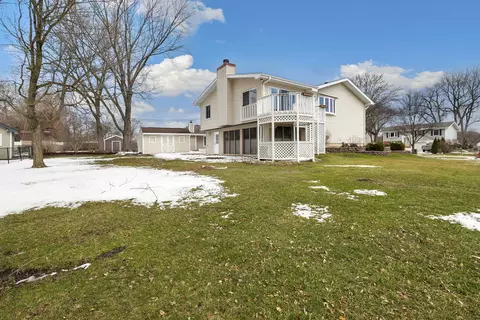 Exterior - 2004 E Parkview Cir, Hoffman Estates, IL 60169 photo 6 of 8