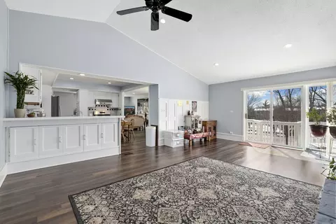 Other - 2004 E Parkview Cir, Hoffman Estates, IL 60169 photo 2 of 6