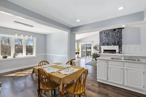Dining - 2004 E Parkview Cir, Hoffman Estates, IL 60169 photo 1 of 1