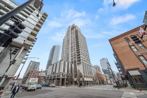 200 W Grand Ave #1504, Chicago, IL 60654