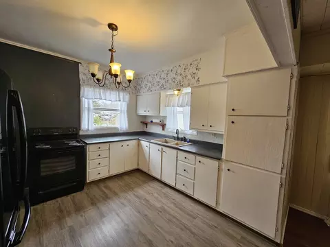 Kitchen - 615 Mitchell St, Benton, IL 62812 photo 1 of 2