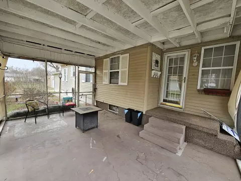 Exterior - 615 Mitchell St, Benton, IL 62812 photo 4 of 4