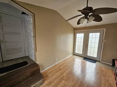 Entry Way - 615 Mitchell St, Benton, IL 62812 photo 2 of 2